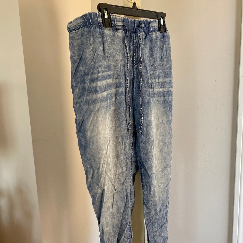 No Boundaries jean designed joggers